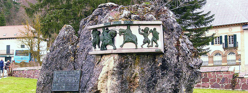 Памятник в честь подвига Роланда