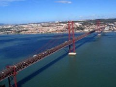 Мост 25 апреля в Лиссабоне