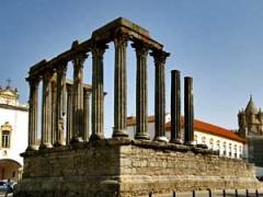 Эвора,Римский храм.