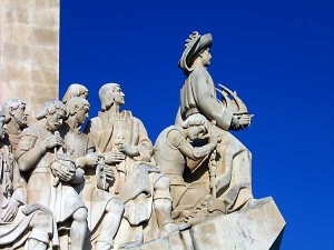 Деталь памятника Первооткрывателям