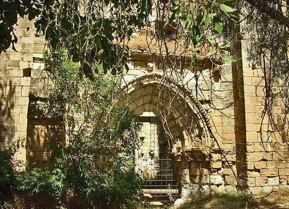 Руины монастыря Бонаваль